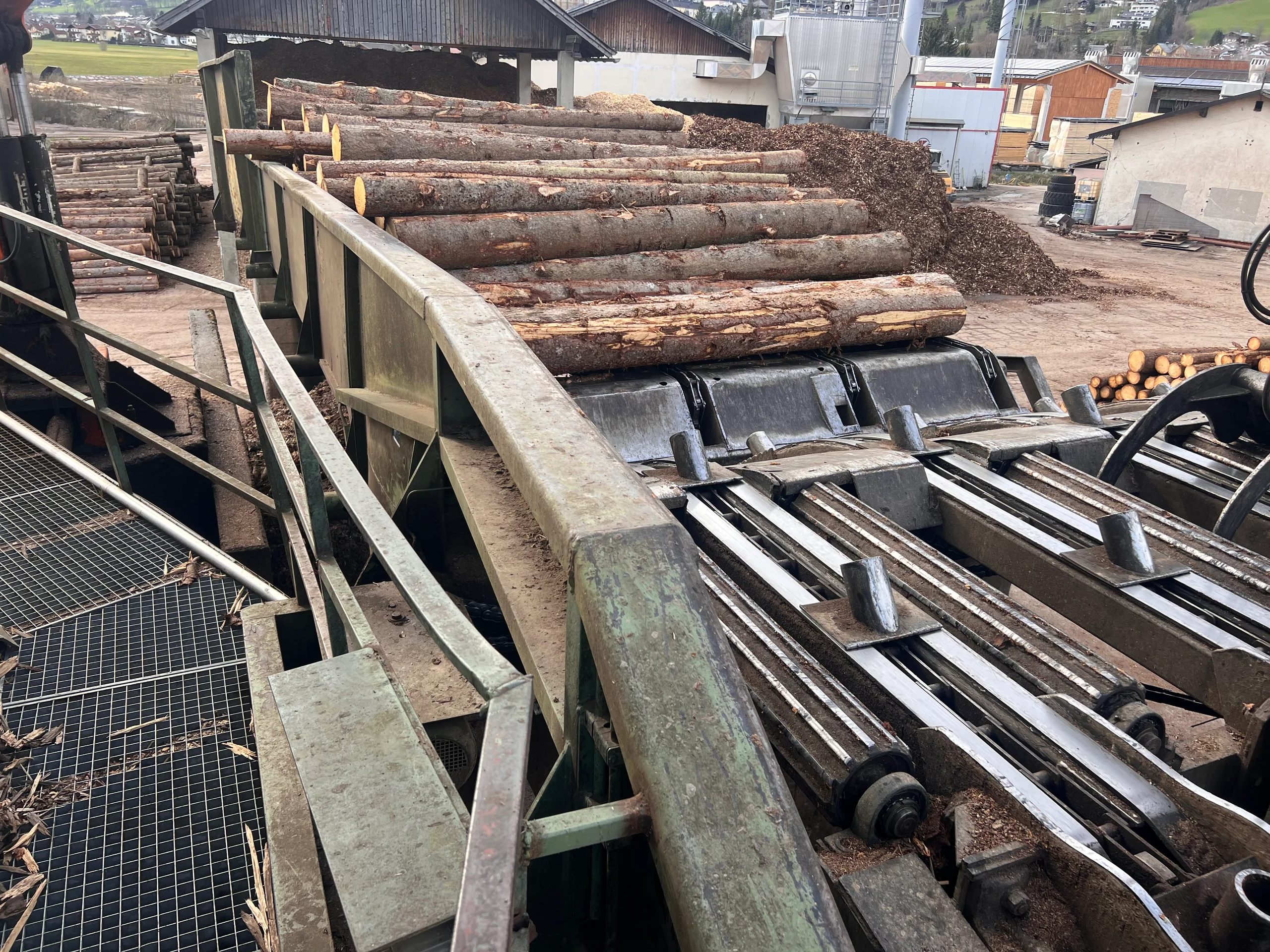 Třídírna kulatiny s odkorňovačem - Obrázek 2