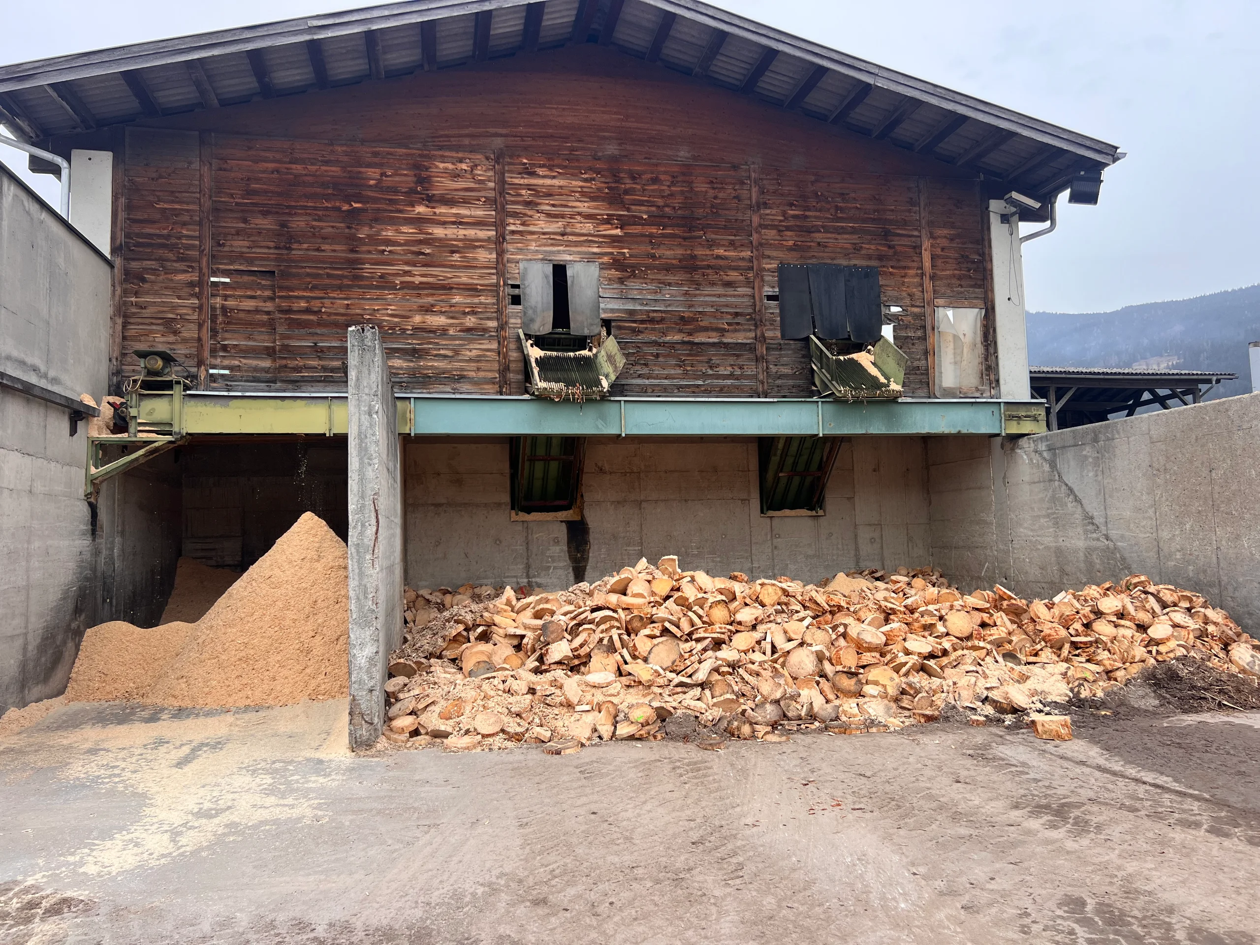 Třídírna kulatiny s odkorňovačem - Obrázek 17