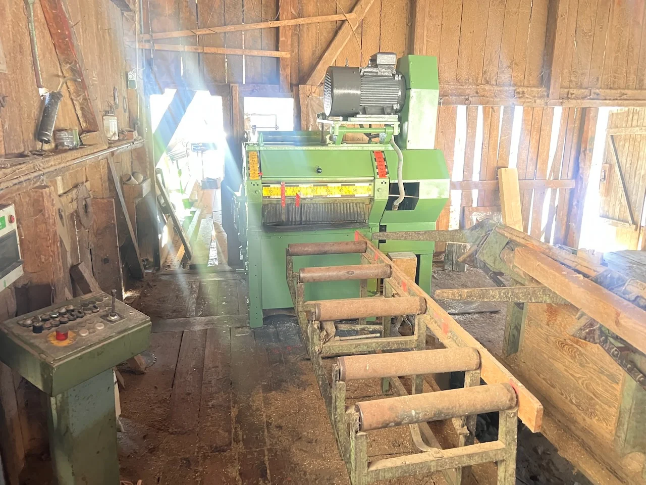 Ořezávací a rozřezávací pila