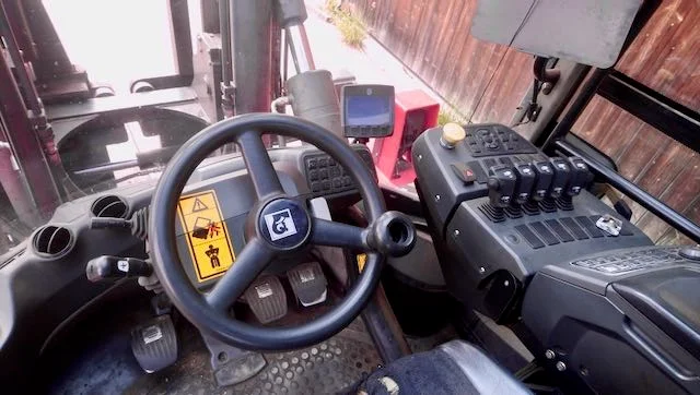 Dieselový čelní nakladač - Obrázek 3